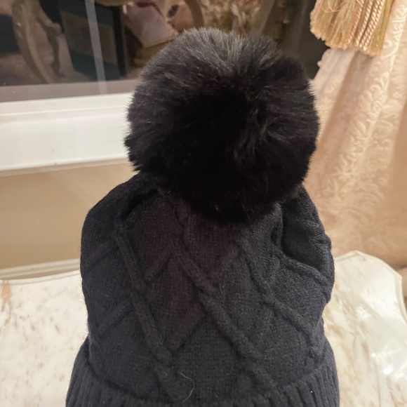 UGG GREY BEANIE GLOVE SET NWT - Picture 4 of 11